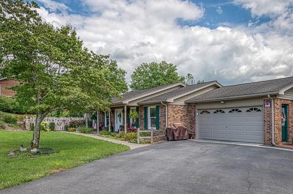 3rd image of 2618 Pats Ln