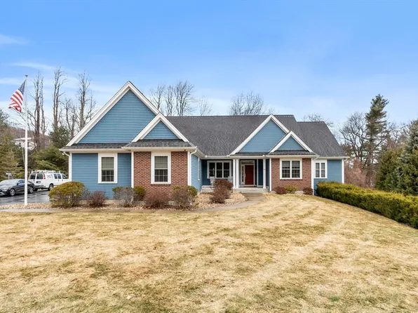 40 Royal Oaks Way, Leominster, MA 01453