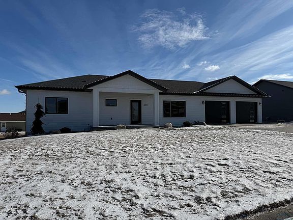 2nd image of 2014 Maple St