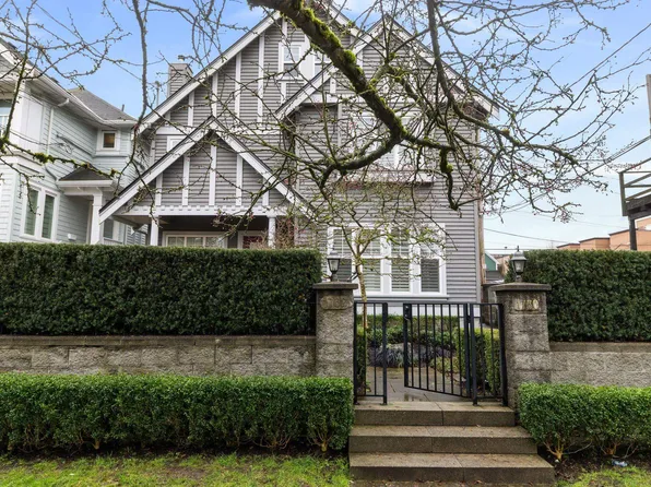 1732 Kitchener St, Vancouver, BC V5L 2W3