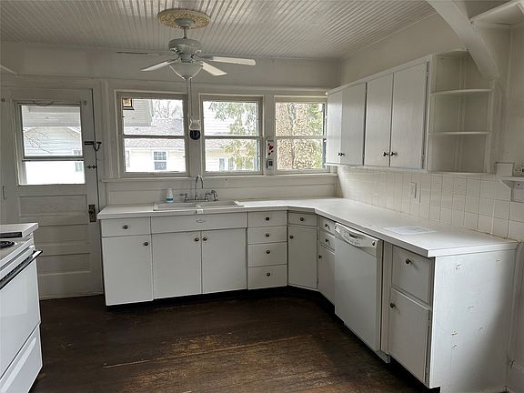 2nd image of 325 W 8th St S