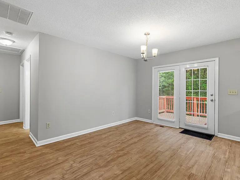 1811 Cody Ave — Photo 6