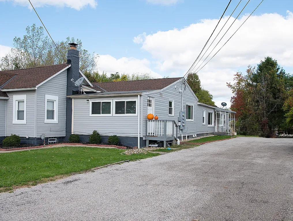 Building Photo - 19118 Drake Rd #4