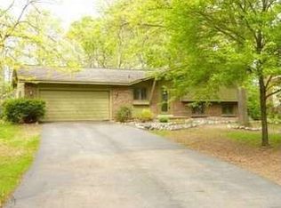 2240 Wise Ct, Commerce Township, MI 48382