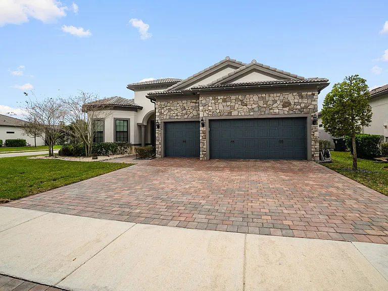 8324 Pedigree Cir — Photo 3