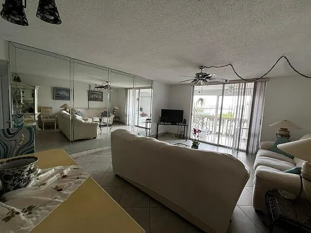 1001 NE 14th Ave #701 — Photo 5