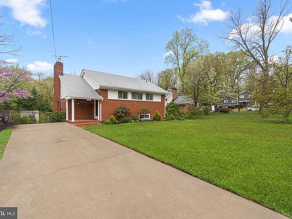 2nd image of 4202 Woodland Dr