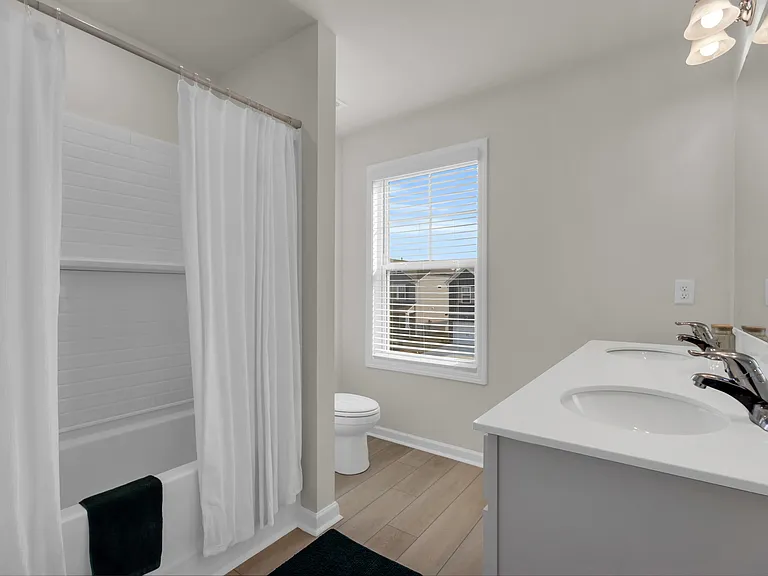 1110 Silverbend Trl — Photo 17