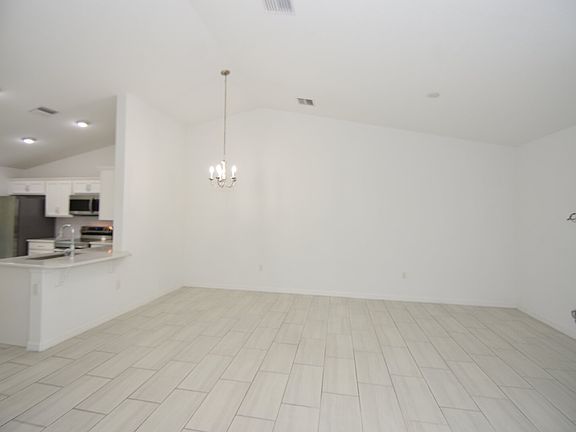 5th image of 8 Rosalie Pl #A