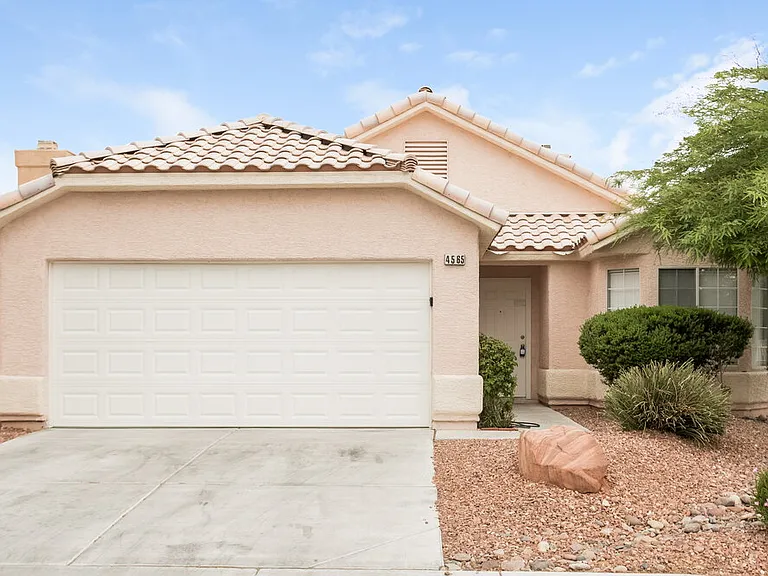 4565 Savin Cir — Photo 1
