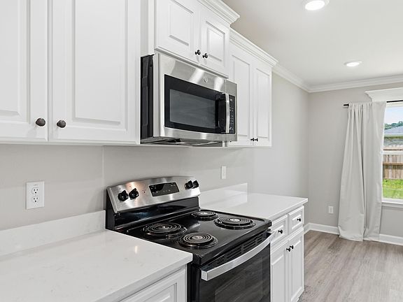5th image of 421 W 24th St