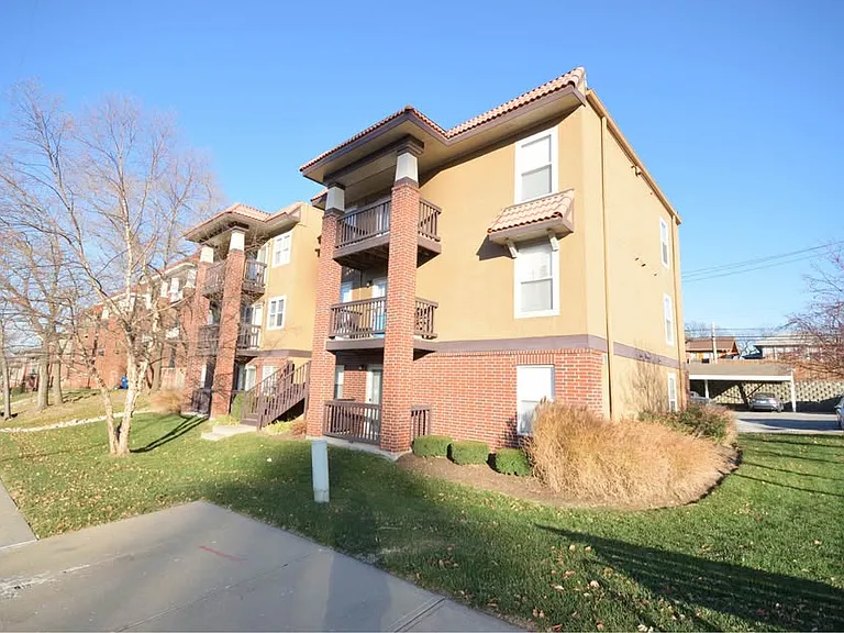 1150 E 51st St #2C — Photo 1