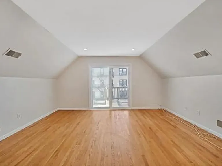 35 Hilliard Ave — Photo 10