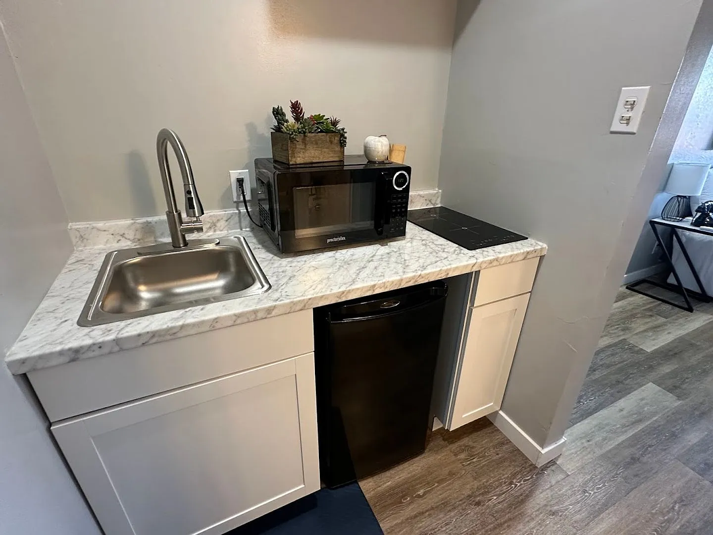 Clean, updated unit with utilities included -Affordable living without a Roomate! — Photo 3