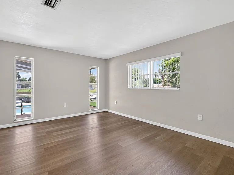 1627 Canal Ct — Photo 21