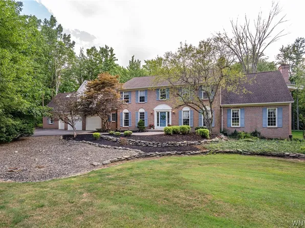 76 Tanglewood Dr W, Orchard Park, NY 14127