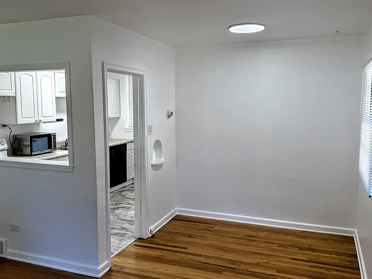 2525 S Clayton St — Photo 39