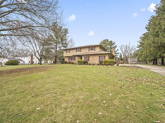 2nd image of 8914 Stonehenge Dr NW