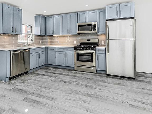 2nd image of 120 Cortlandt St #1