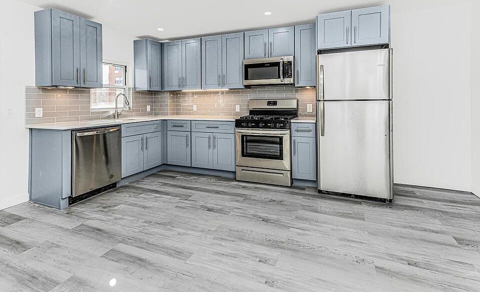 1st image of 122 Cortlandt St #3
