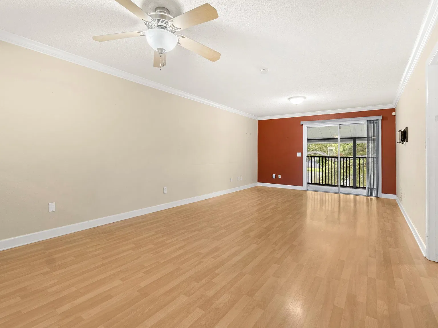 2 bed, 1010 sqft, $1,800 — Photo 3