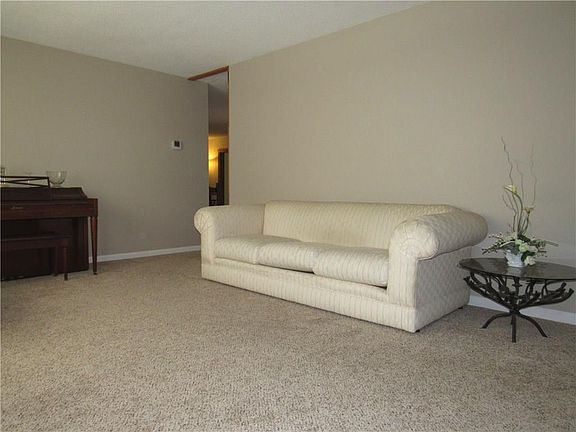 2nd image of 1015 Mount Auburn Dr