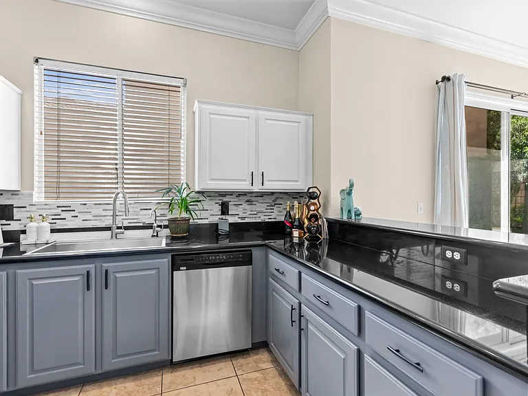 174 Twin Towers Ave — Photo 19