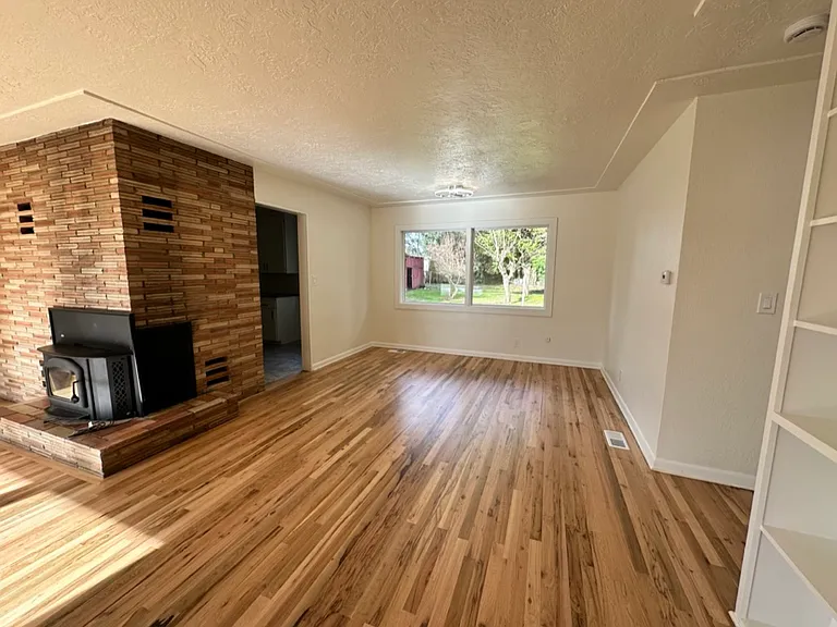 931 Chemawa Rd N — Photo 3