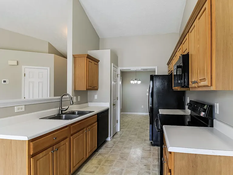 180 Lake Cove Approach — Photo 8