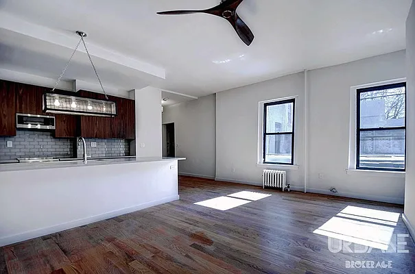 Rented by Urbane Brokerage | media 35