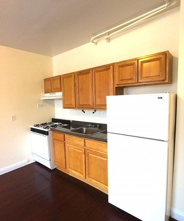 2nd image of 450 W 162nd St #34