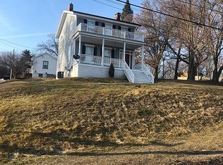 450 N Hickory St, Galena, IL 61036