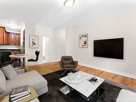 2nd image of 150 W 47th St APT 3B