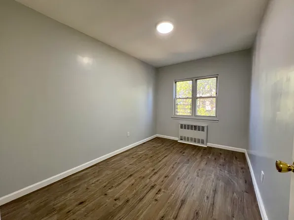 644 Autumn Avenue image 6 of 17