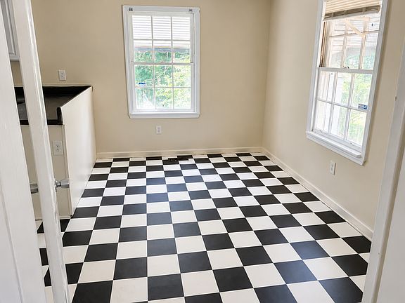 4th image of 3811 Lyons St