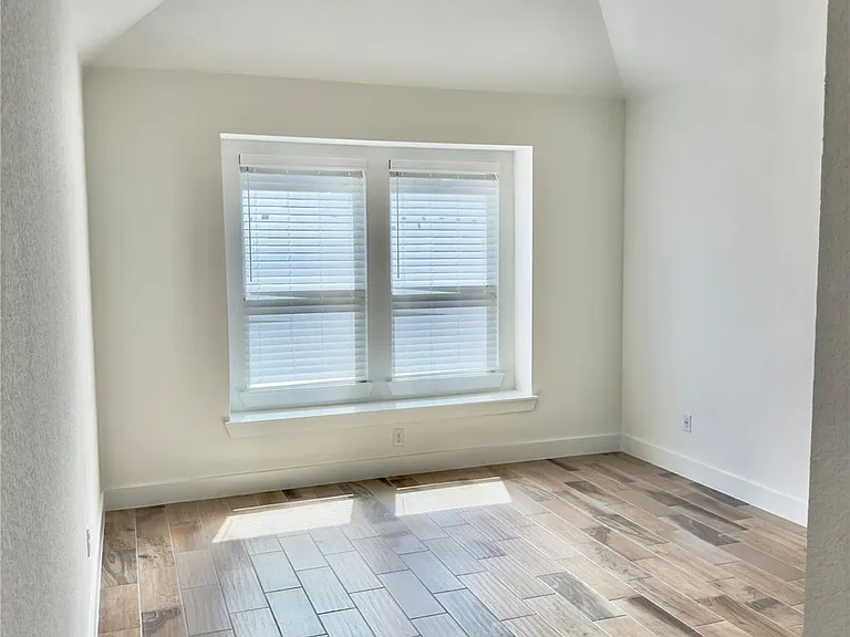 15206 Cortines Ct — Photo 9