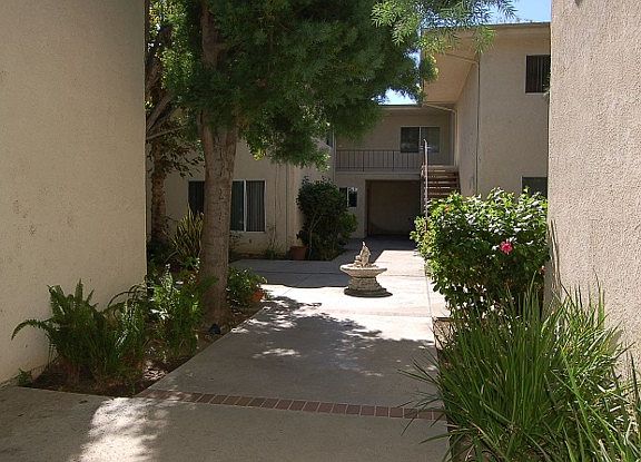 2nd image of 21000 Parthenia St Unit 5