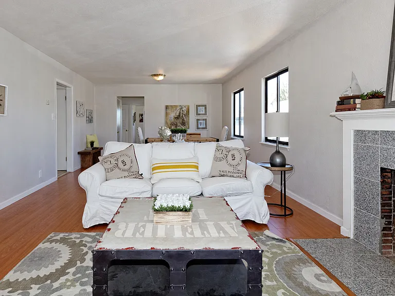 969 Sonoma St — Photo 2