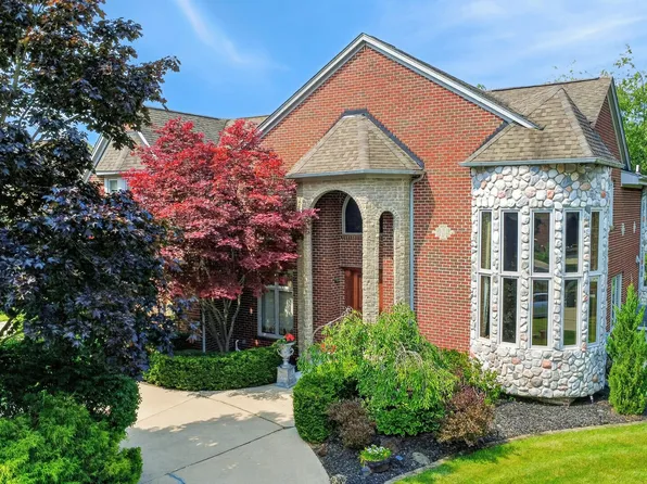 833 Lakewood Dr, Rochester Hills, MI 48309