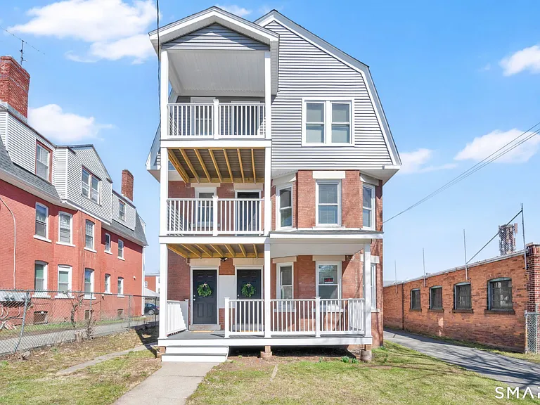 144 Madison St #3 — Photo 1