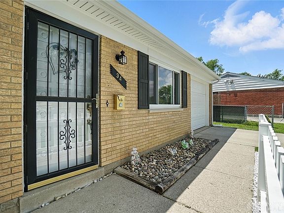 5th image of 34 Twinbrook Dr