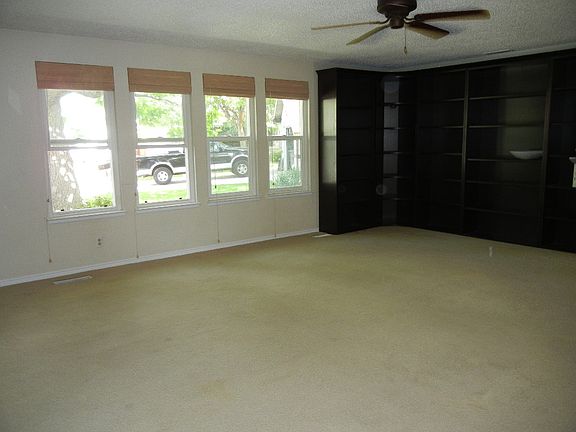 5th image of 951 Madrone Cir