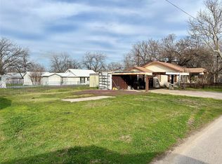915 Young St, Nocona, TX 76255