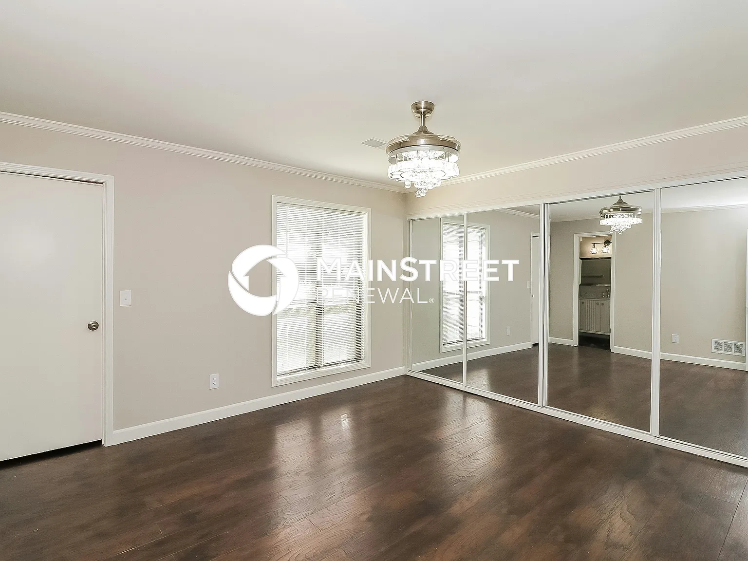 2223 N Woods Ct — Photo 3