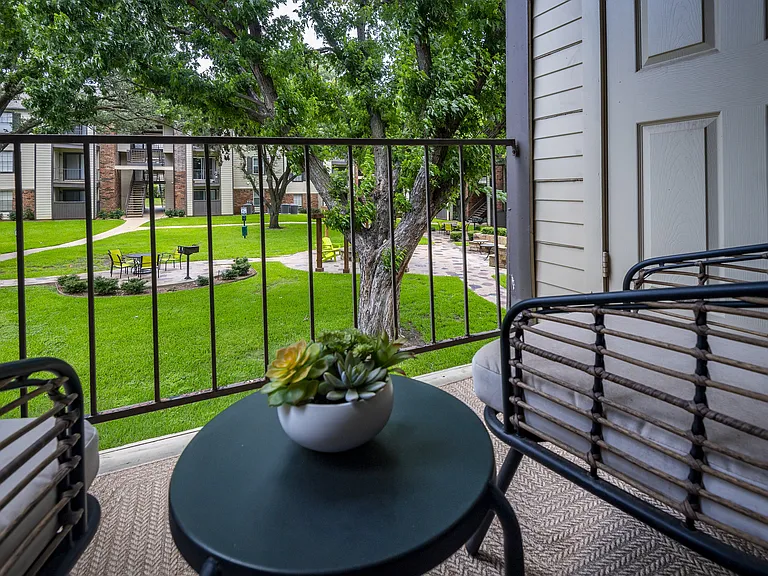 Park West Apartments — Photo 9