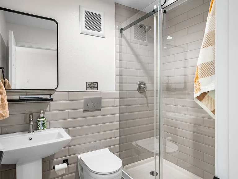 163 E 10th Ave #1 — Photo 7