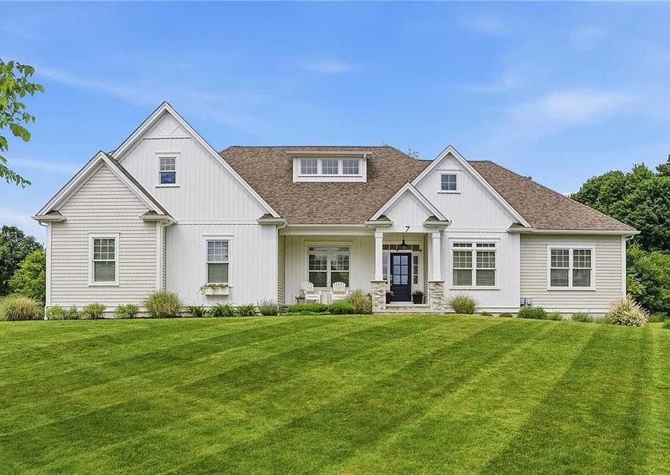 1st image of 7 Waterview Ln