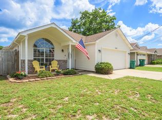 557 Rough Leaf Ln, Mary Esther, FL 32569
