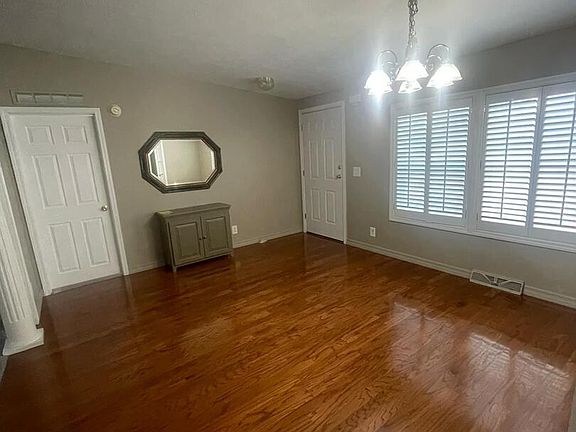 4th image of 404 N Cherry St