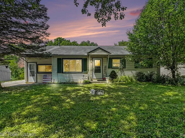 14506 Eddy Lake Rd, Fenton, MI 48430